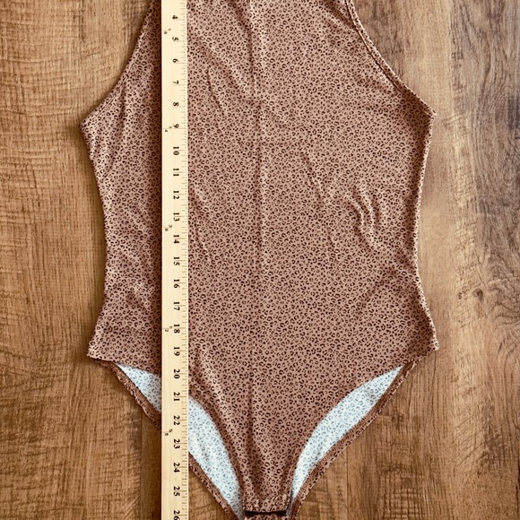 Gaze bodysuit high neck size Medium with small animal print - Picture 15 of 15